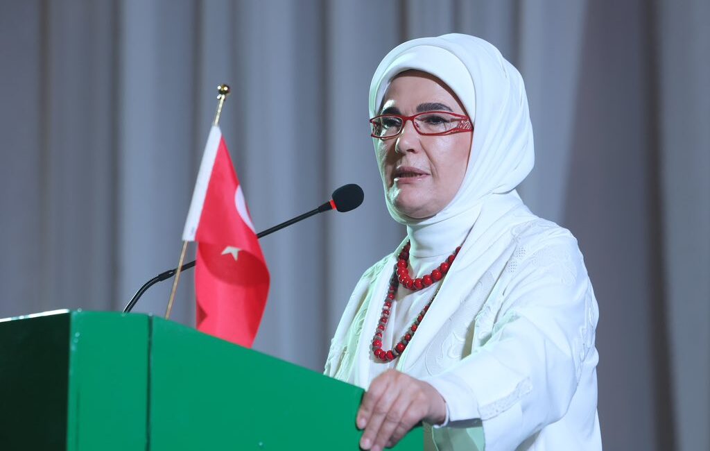   Emine Erdoğan, “Karnelerini alan tüm öğrencilerimizin sevincini canıgönülden
