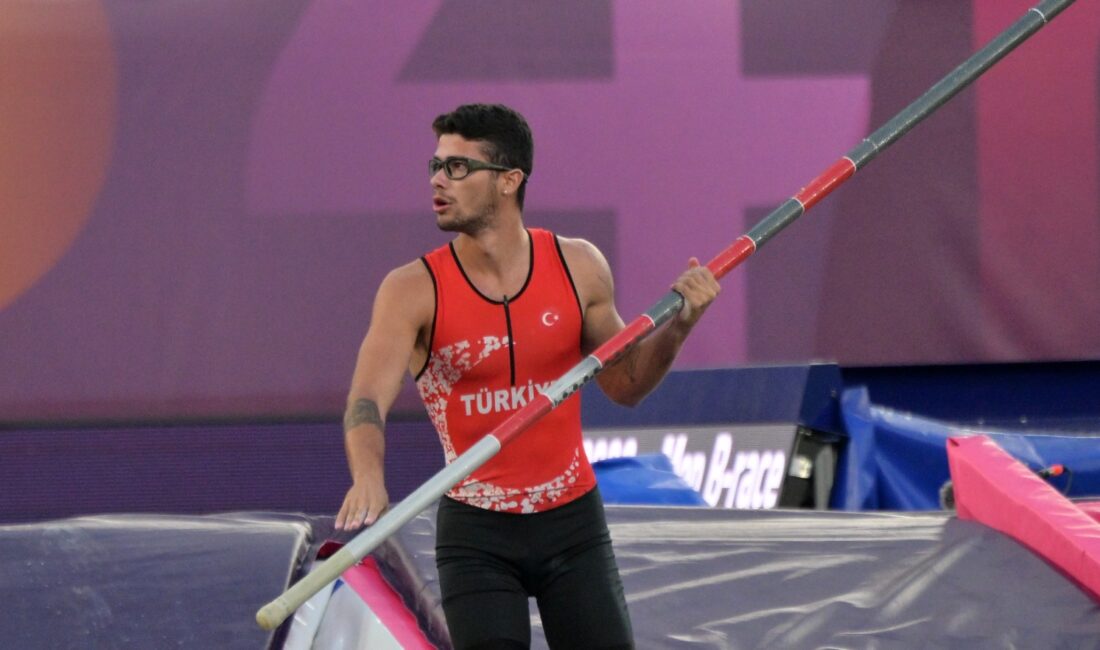   Gençlik ve Spor Bakanı Dr. Osman Aşkın Bak,