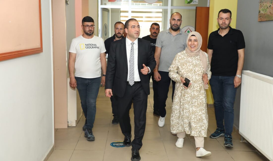 İl Müdürü Ahmet Çelebi, Gençlik merkezinde incelemelerde bulundu Servet ARSLAN/AĞRI-BHA