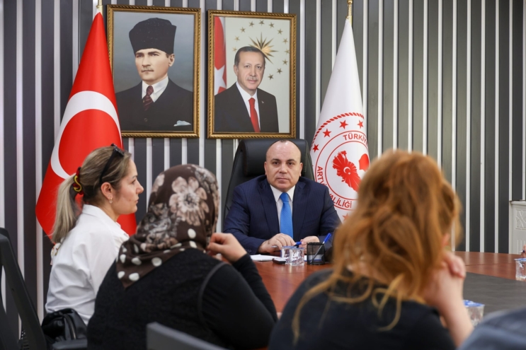   Artvin Valisi Cengiz Ünsal, vatandaşların istek ve ihtiyaçlarını