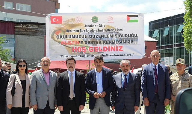 Göle’de Filistin’e destek etkinliği ARDAHAN-BHA Göle Bedirhan Bey İmam-Hatip Lisesinin