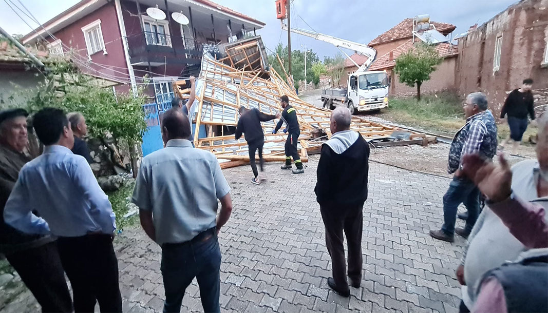   Burdur’un Yeşilova ilçesine bağlı Çeltek Köyünde aşırı yağış