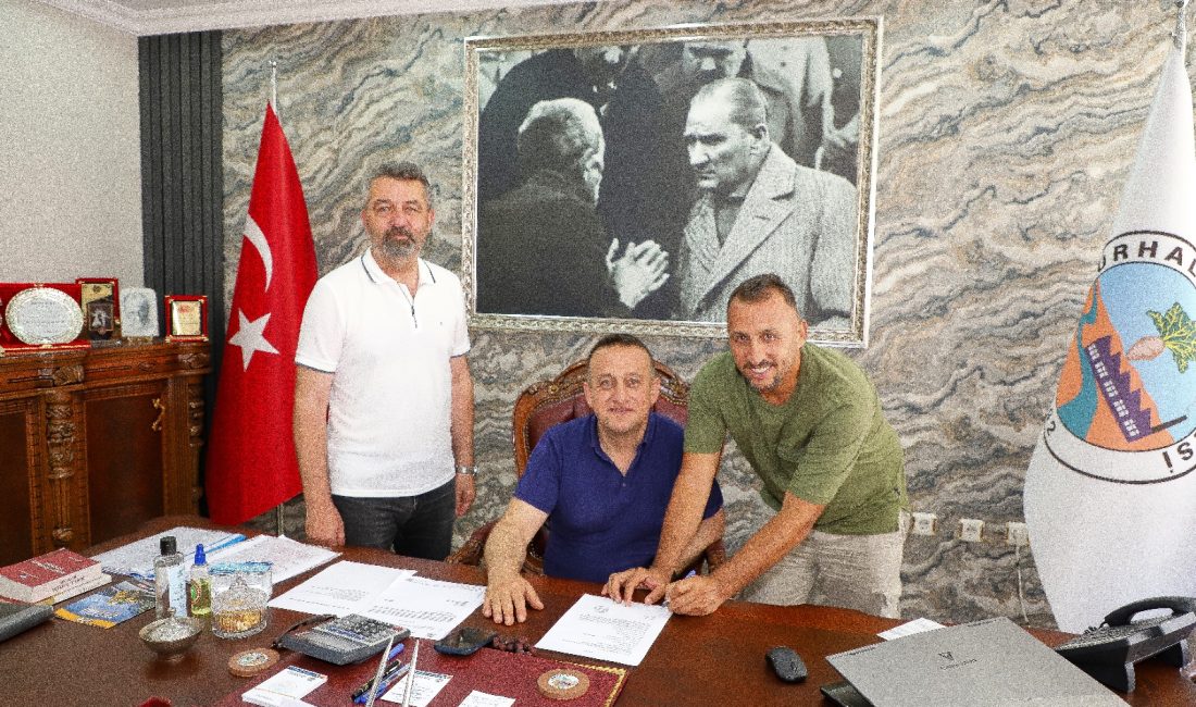 Kadir Demirel Belediye Turhalspor’da TOKAT-BHA  Turhal’a gelen Kadir Demirel, Turhal