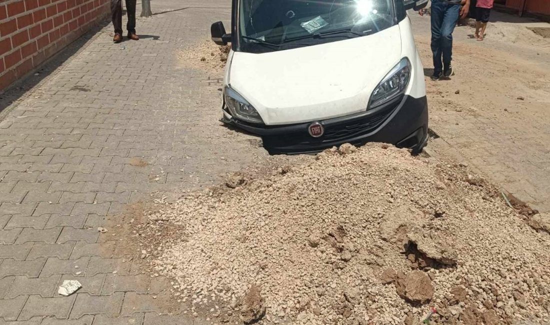 Açık bırakılan çukura düştü – B Kaza, öğlen saatlerinde Karşıyaka Mahallesi TPAO 100 Yıl İlköğretim Okulu