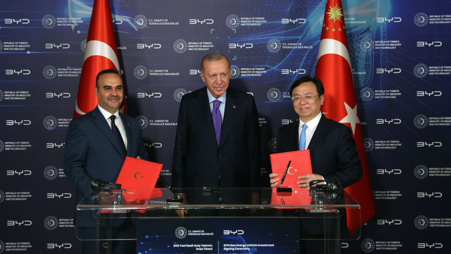   Sanayi ve Teknoloji Bakanı Mehmet Fatih Kacır, Çinli