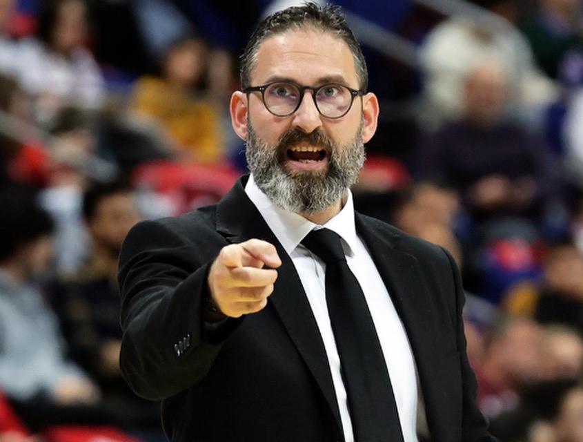 Çağdaş Bodrum Spor Basketbol Takımı, yeni başantrenörü Erhan Ernak’ı büyük