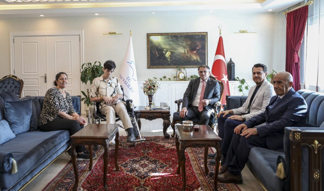   Engelli Azat Altın’ın talep ve sorunlarını dinleyen Van