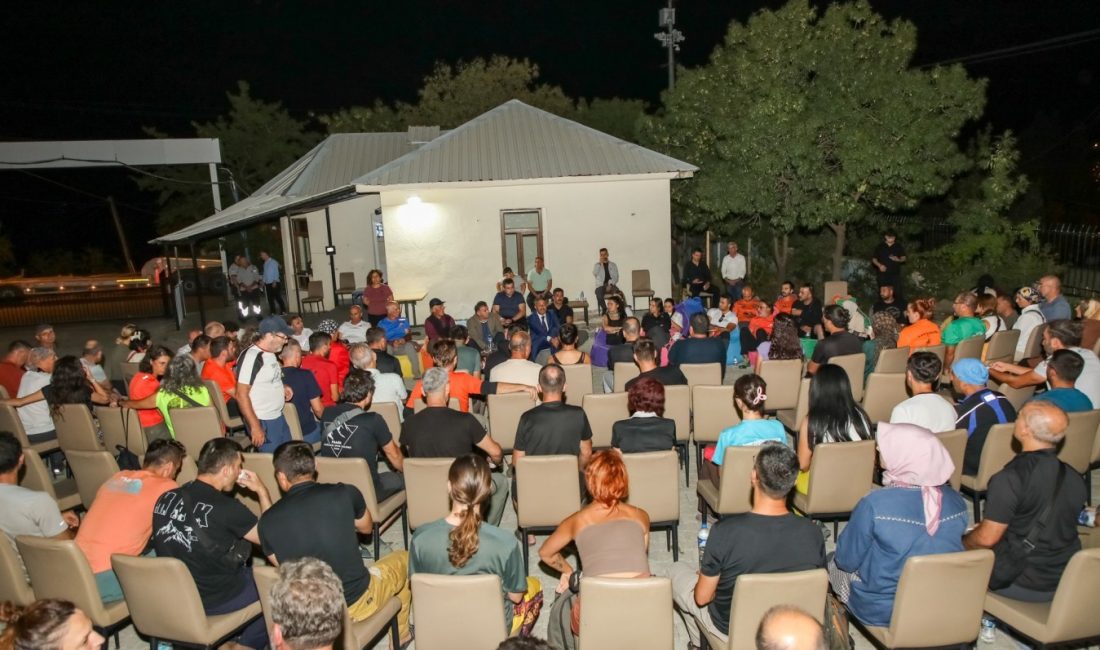   Hakkari Valisi Ali Çelik, buzul tırmanışı dağcılarıyla bir