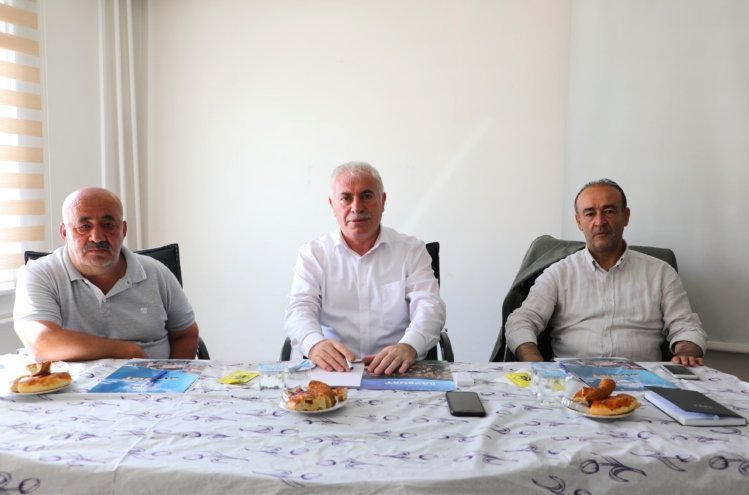   Bayburt Belediye Başkanı Mete Memiş şehir merkezinde bulunan