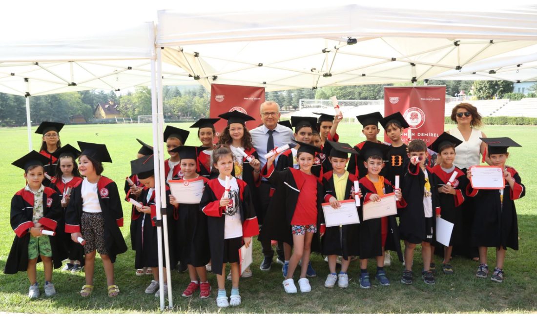 Süleyman Demirel Üniversitesi tarafından hayata geçirilen “SDÜÇocuk Üniversitesi” Projesinin mezuniyet