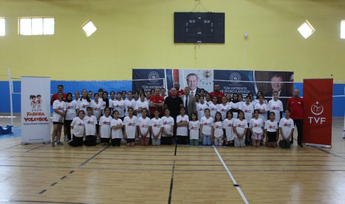 Türkiye’nin 36. Fabrika Voleybolu Ağrı’da açıldı Servet ARSLAN/BHA-AĞRI Türkiye Voleybol