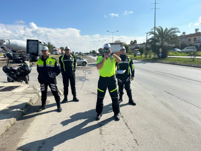  Polis trafik ekipleri tarafından ülke genelinde gerçekleştirilen trafik