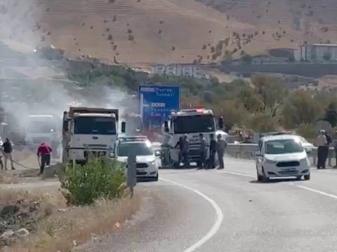   Olay sabah saatlerinde Pertek ilçe girişinde meydana geldi.