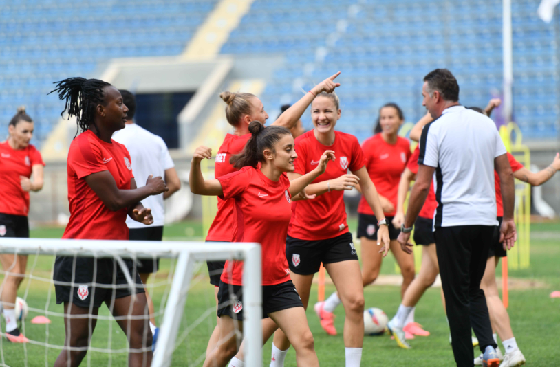 Ankara – BHA  Futbolu kadınlara sevdiren ve elde ettiği başarılı
