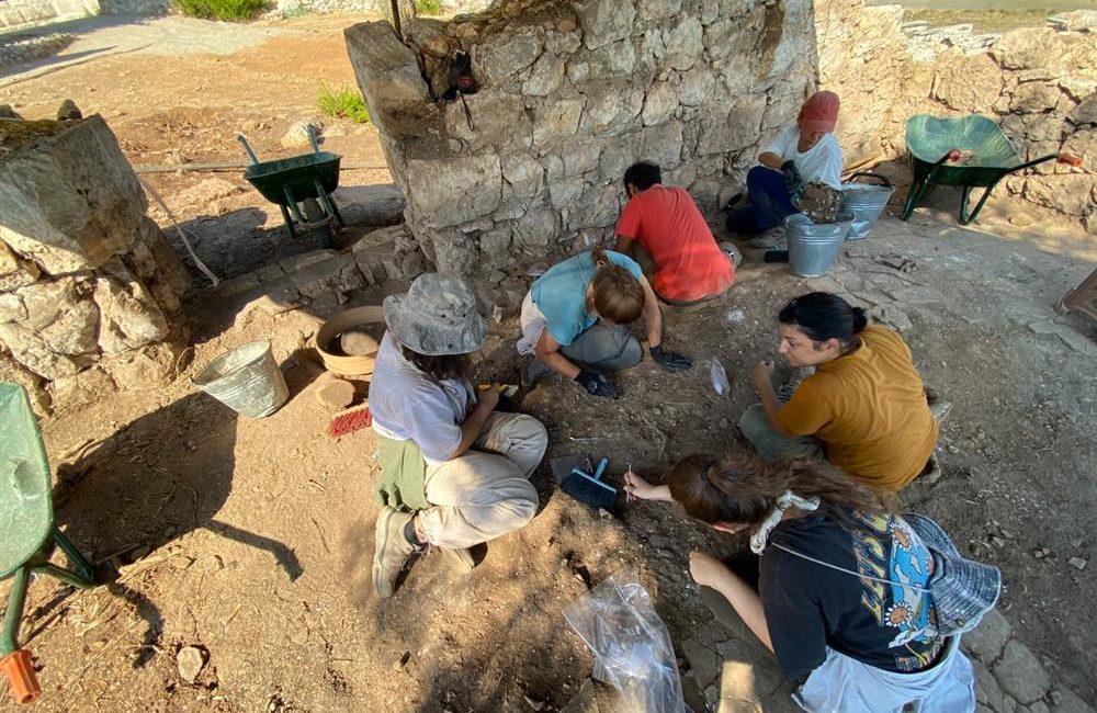   Antalya’nın Demre ilçesinde sürdürülen Myra Antik Kenti ve