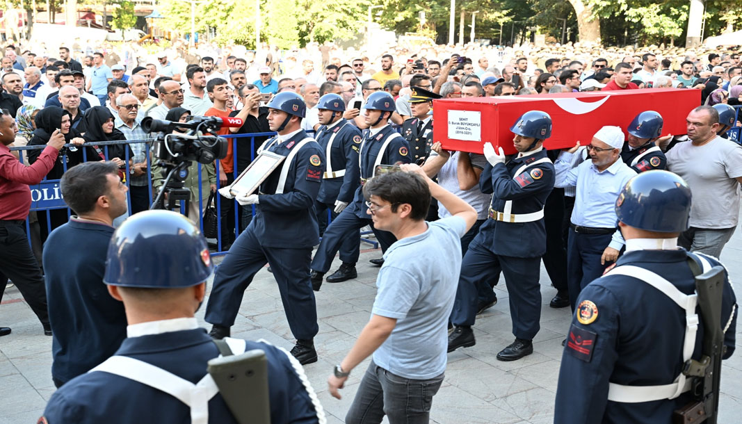   Tunceli’nin Ovacık ilçesinde zırhlı aracın devrilmesi sonucu şehit