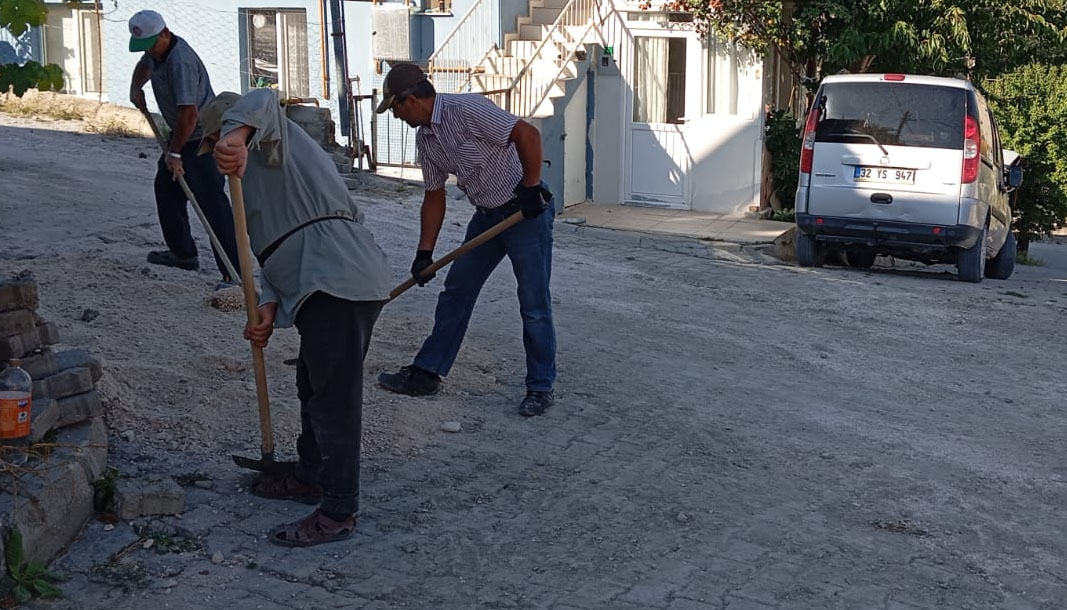   Uluborlu belediye ekipleri ilçede hummalı çalışmalarını sürdürüyorlar. 