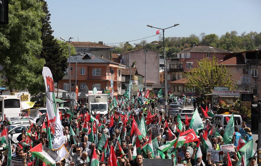 İHH İnsani Yardım Vakfı’nın da aralarında bulunduğu çok sayıda sivil