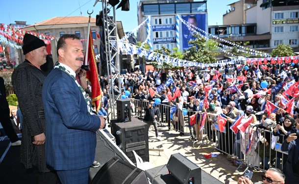 GİRESUN-BHA Anahtar Parti Genel Başkanı Yavuz Ağıralioğlu, Giresun’da düzenlenen halk